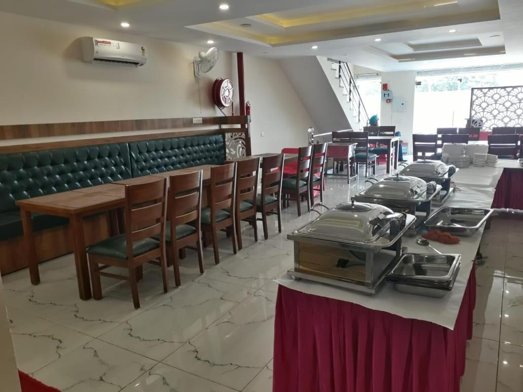 Hotel Wisteria&Restaurant Zirakpur Exterior foto