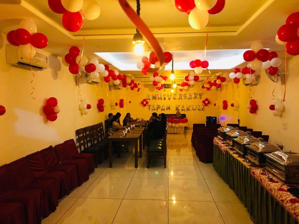 Hotel Wisteria&Restaurant Zirakpur Exterior foto