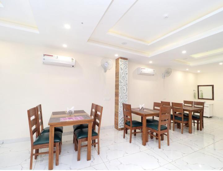Hotel Wisteria&Restaurant Zirakpur Exterior foto